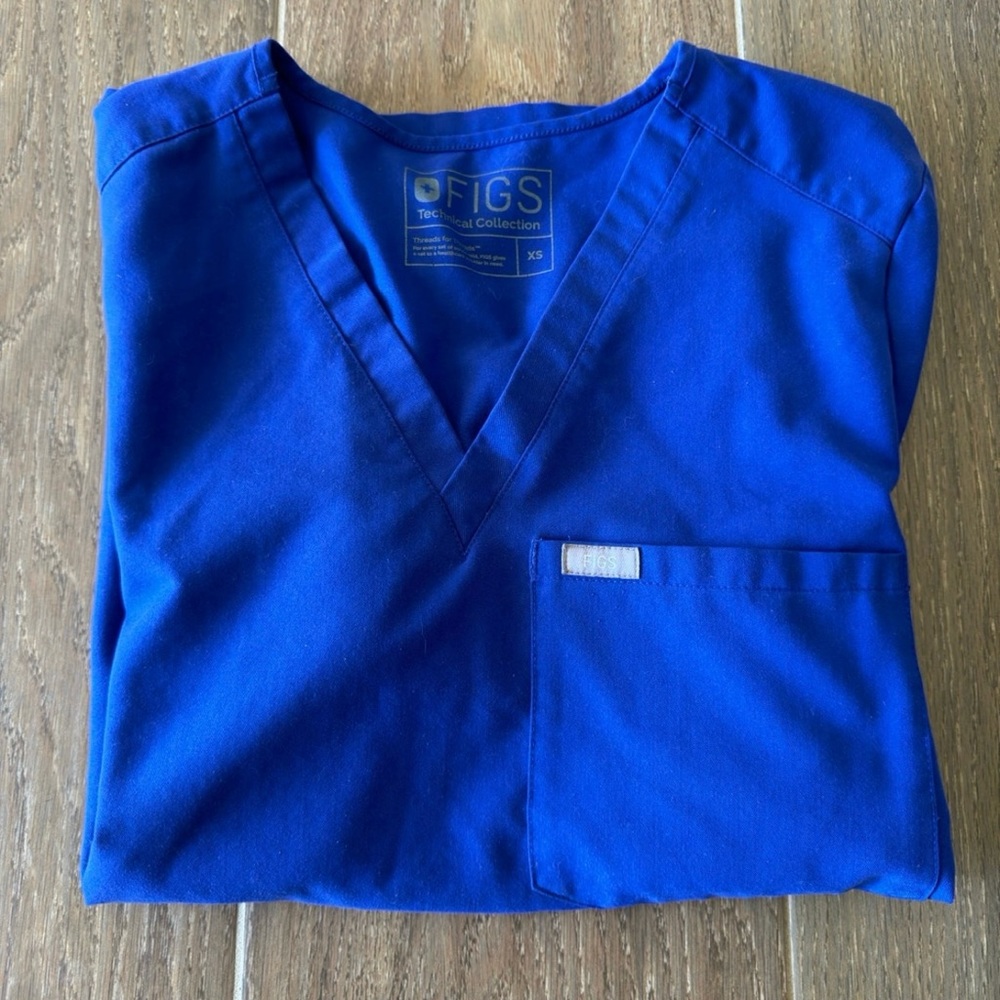 FIGS Scrub set